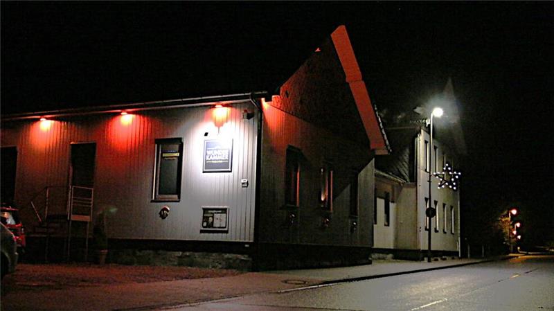 Tricks, Tarot und Beschwörungen in der Geisterwelt Bereits von außen wirkt das alte Gebäude an der Lautenthaler Ortsdurchfahrt mystisch: Mit der neuen Show bietet die Wunderkammer ihrem Publikum wahrhaft viele „Magische Momente“