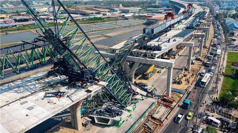 Bereits zum zweiten Mal innerhalb von 24 Stunden ist es in Thailand zu einem tödlichen Unglück mit einem Baukran gekommen.