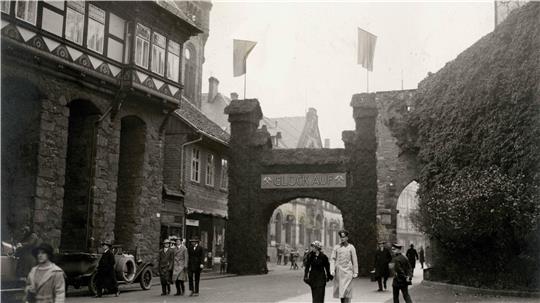 Bergakademiefest 1925 in Goslar: Blick in die Rosentorstraße.