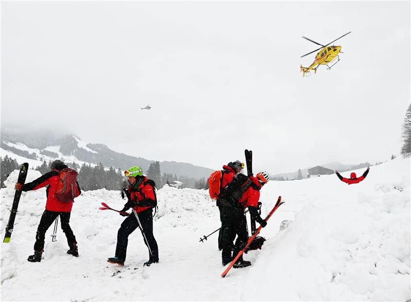 Bergretter im Einsatz im Bereich Fieberbrunn. Die Lawinensituation in Österreich hat für zahlreiche Rettungseinsätze gesorgt.