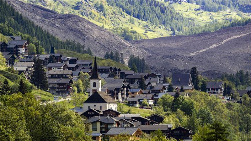 Experte: Klimawandel macht Alpen gefährlicher Bergstürze - wie jetzt in der Schweiz - aber auch Felsstürze und Steinschlag nehmen durch den Klimawandel zu.