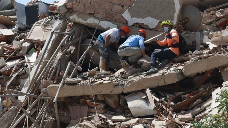 „Kritische Stunden“ für Suchteams nach Beben in Venezuela Bergungsteams haben Überlebende aus den Trümmern befreien können.