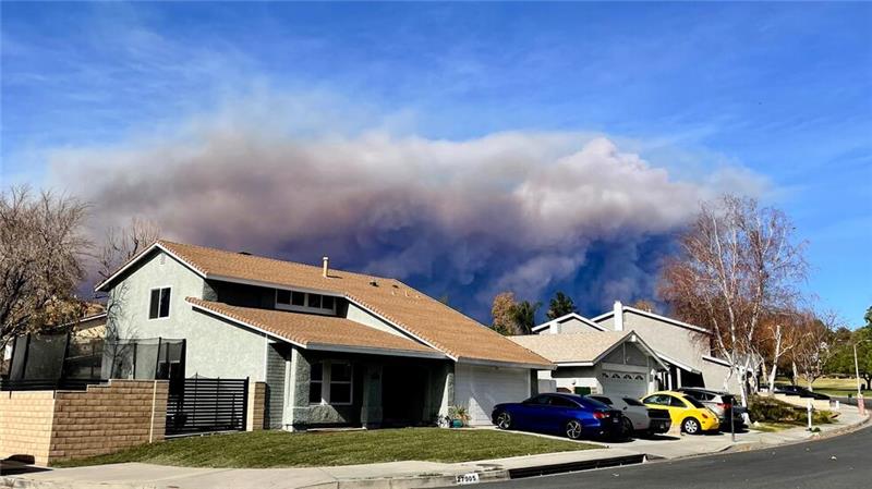 Berichte über Gebäudeschäden durch das Hughes-Feuer gab es zunächst nicht. 