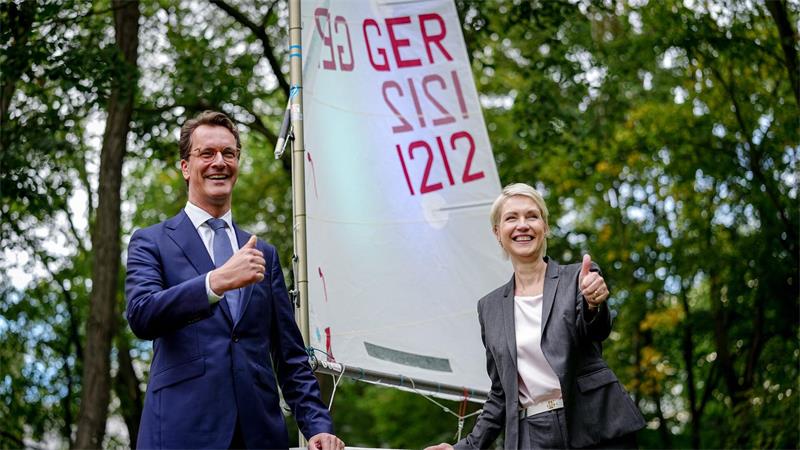 Berlin: Wüst und Schwesig posieren beim Presstermin zur Olympiabewerbung Köln-Rhein-Ruhr