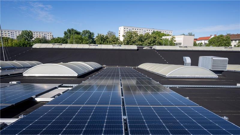 Berlin setzt beim Ausbau der Solarenergie verstärkt auf große Dächer. (Archivfoto)