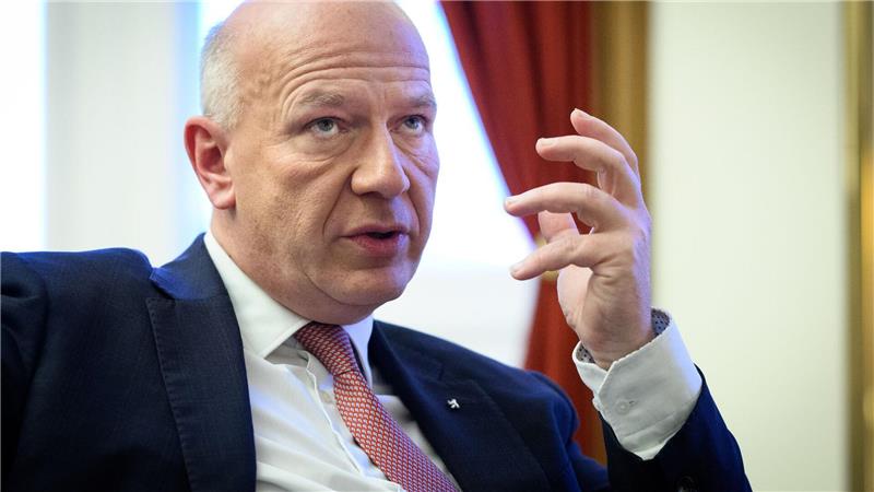 Berlins Regierender Bürgermeister Kai Wegner (CDU) sagt Silvester-Chaoten den Kampf an. (Archivbild) 