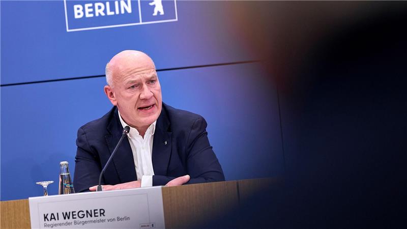 Berlins Regierender Bürgermeister Kai Wegner (CDU) war am ersten Tag des Stromausfalls nicht vor Ort im Bezirk Steglitz-Zehlendorf. (Archivbild) 
