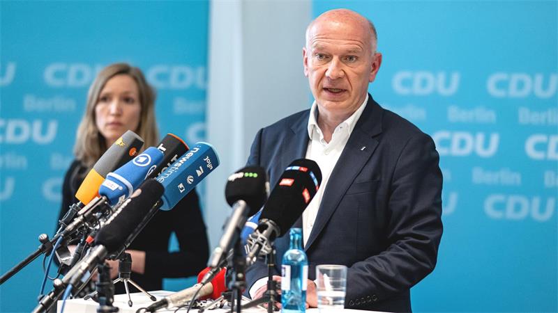 Berlins CDU bekommt einen neuen Spitzenkandidaten Berlins Regierender Bürgermeister Kai Wegner hat seinen Rückzug als CDU-Spitzenkandidat angekündigt.