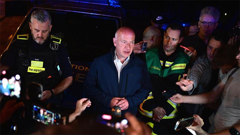 Berlins Regierender Bürgermeister Kai Wegner ist vor Ort.