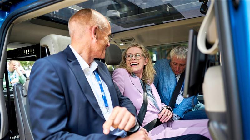 Berlins Verkehrssenatorin Ute Bonde setzt auf autonomes Fahren und hofft auch einen raschen Einsatz fahrerloser Shuttle im Stadtverkehr. 