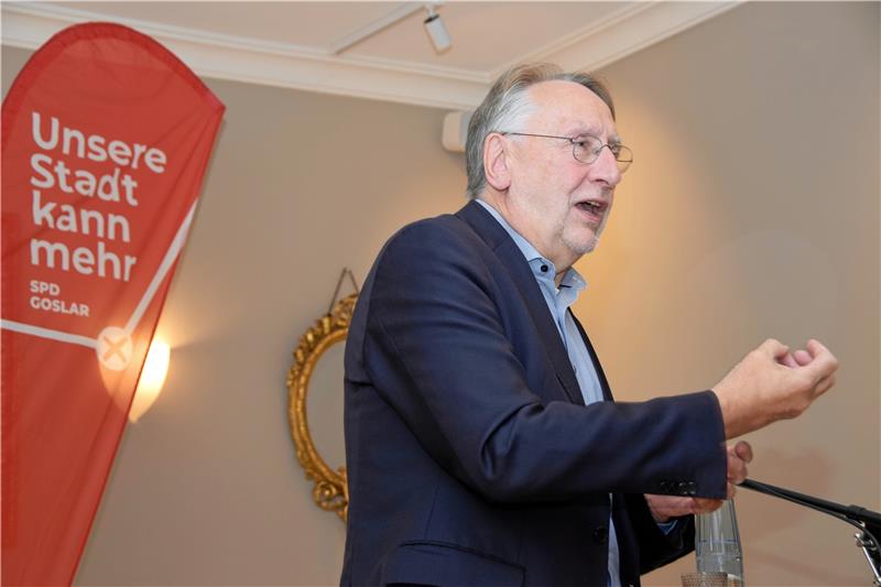 Wenn der Tischler den Strom am Spotmarkt kauft Bernd Lange, SPD-Europaabgeordneter aus Hannover, referiert in Goslar über Folgen des Ukraine-Krieges, Energiekrise und politische Entwicklungen in Europa. Foto: Jörg Kleine