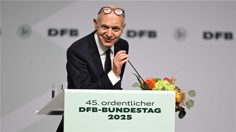 Bernd Neuendorf ist auf dem DFB-Bundestag für weitere vier Jahre im Amt des Präsidenten bestätigt worden.