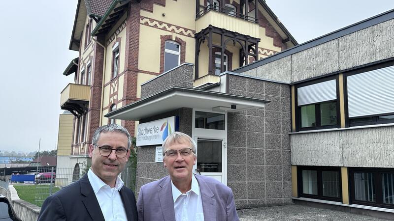 Bernd Vollrodt (r.) ist noch bis Mitte nächsten Jahres Geschäftsführer der Stadtwerke, die schon jetzt zur Harz-Energie gehören. Deren Chef Konrad Aichner übernimmt spätestens dann auch endgültig die Geschäfte in der Bad Harzburger Schützenstraße.