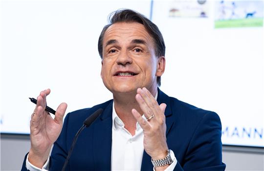 Bertelsmann-Vorstandsmitglied Markus Dohle, CEO von Penguin Random House, äußert sich bei der Bilanz-Pressekonferenz der Bertelsmann SE & Co. KGaA.)