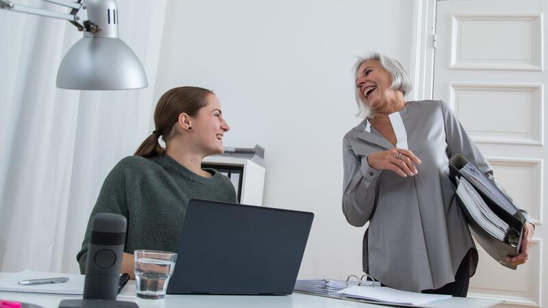 Abgaben, Steuern, Zuverdienst: Das müssen Sie als Rentner wissen Berufliche Erfüllung im Alter: Nicht jeder geht so früh wie möglich in Rente.