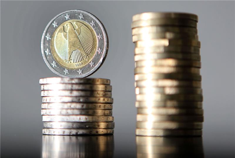 FDP will nach Bürgergeld-Erhöhung auch Steuersenkungen «Berufstätige dürften nicht immer nur zur Finanzierung höherer Sozialleistungen zur Kasse gebeten werden. Auch die Mitte unserer Gesellschaft muss steuerlich entlastet werden», sagt FDP-Generalsekretär Bijan Djir-Sarai.