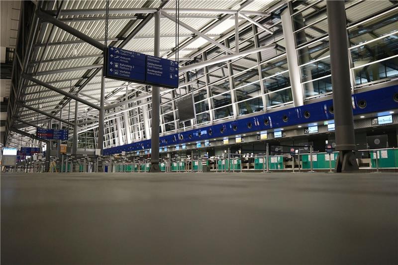 Warnstreik legt Flughäfen Leipzig/Halle und Dresden lahm Beschäftigte der Mitteldeutschen Flughafen AG sind in einen 48-stündigen Warnstreik getreten. (Archivbild)