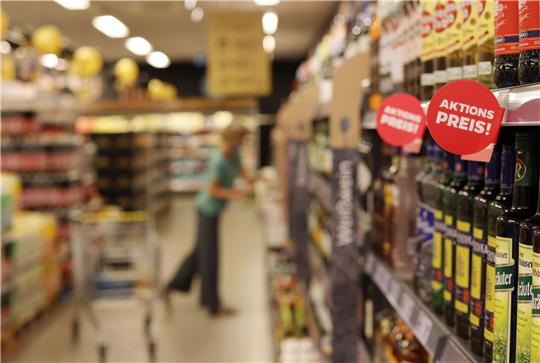 Beschäftigte im Einzelhandel können sich über 10 Prozent mehr Gehalt im Vergleich zu den derzeit noch geltenden Tariftabellen freuen.