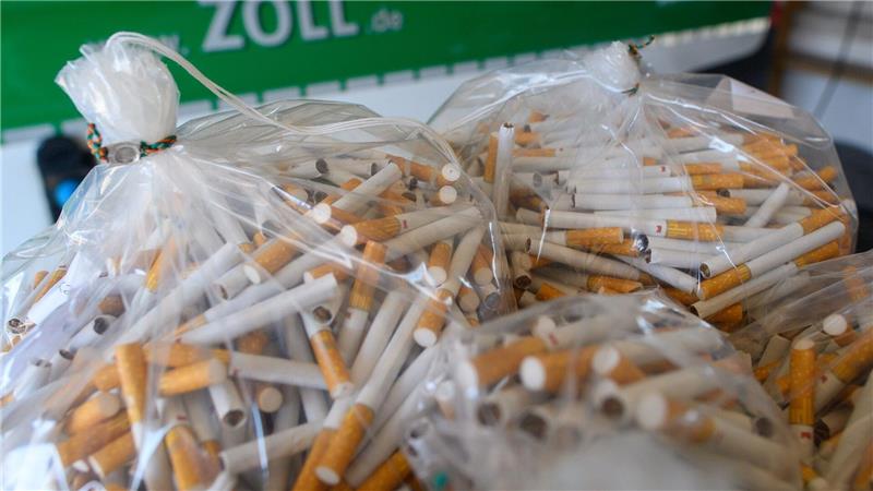 Beschlagnahmte Zigaretten aus illegalen Kanälen. 