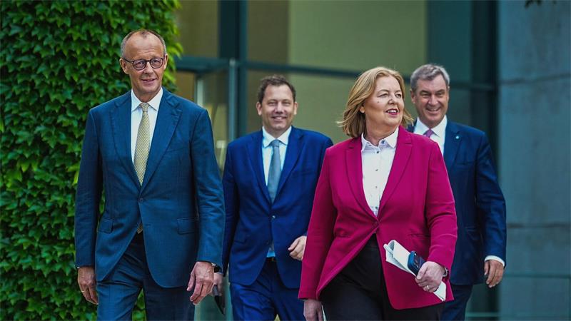 Beschwingt wirken die vier Koalitionäre am Tag nach dem Durchbruch.