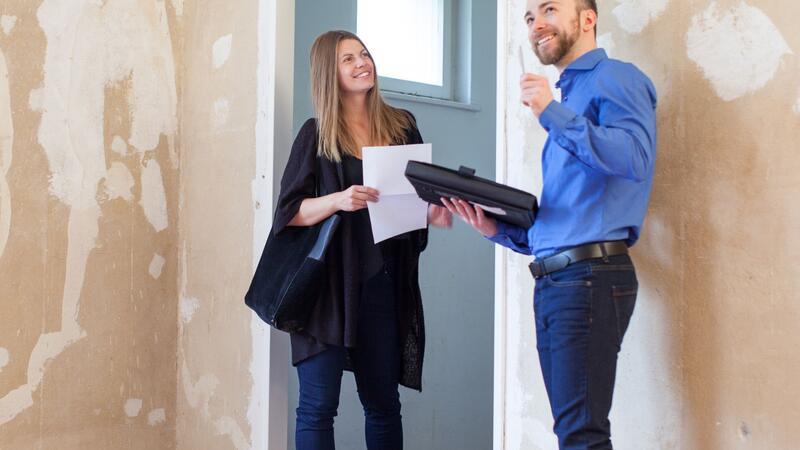 Mieten oder kaufen? Wann sich ein Hauskauf lohnt Besichtigung vor Ort: Kommt die Immobilie in Frage?