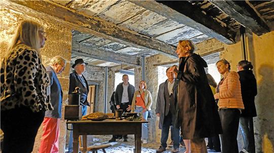 Besonders begehrt bei den Führungen durch Neuwerk war der Blick in einen besonderen historischen Schatz, den ältesten Teil des Klosters, die „Schwarze Küche“.