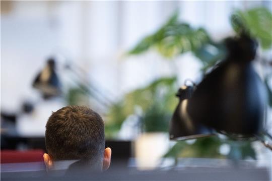 Besonders bei Selbstständigen sind überlange Arbeitszeiten verbreitet.