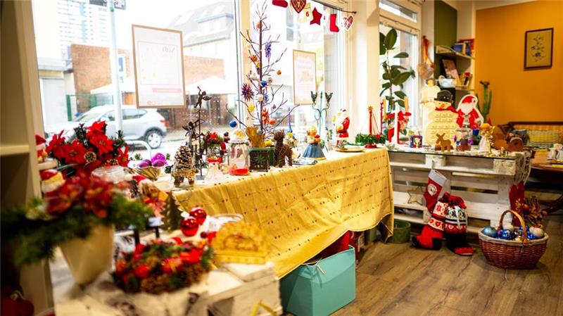 Kerzen und Kugeln - Tauschbörse für Weihnachtsdeko Besonders beliebt sind wiederverwertbare Gestecke, Kerzenständer und Kerzen.