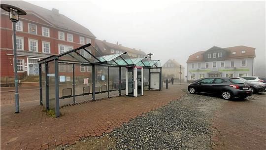 Besonders einladend sieht der Kronenplatz nicht aus, das soll sich aber nun ändern. Nächste Woche beginnt der Ausbau. Foto: Skuza