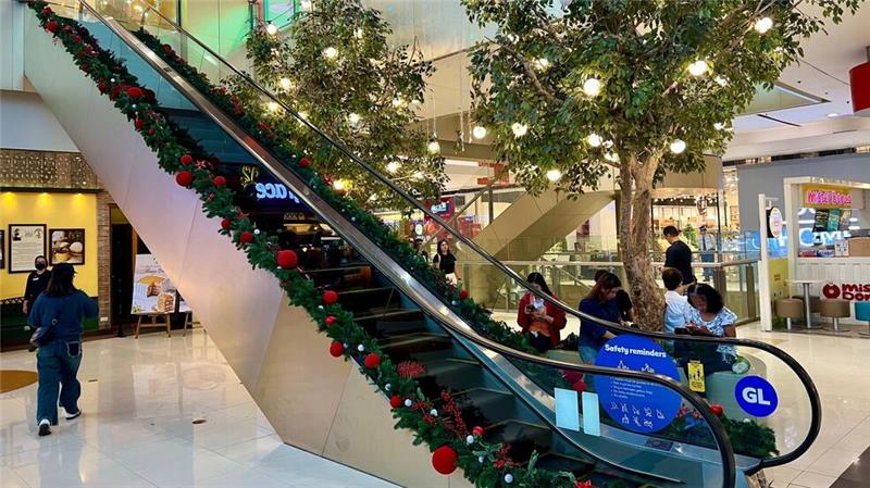 Besonders in Shopping-Malls kommen Weihnachtsfans auf ihre Kosten.