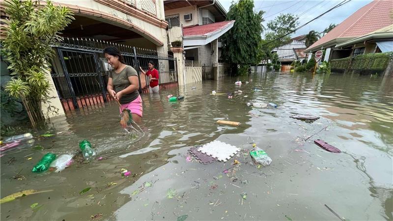 Besonders östliche und zentrale Regionen des Inselstaates sind betroffen.
