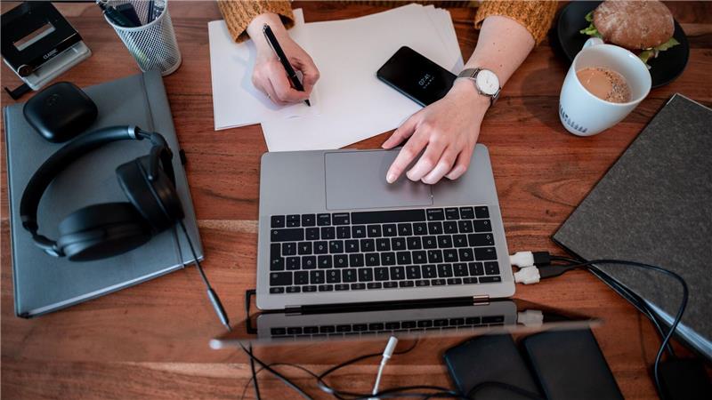 Jeder Vierte im Homeoffice: Arbeiten zu Hause bleibt beliebt Besonders verbreitet ist das Homeoffice in Dienstleistungsjobs. (Symbolbild)