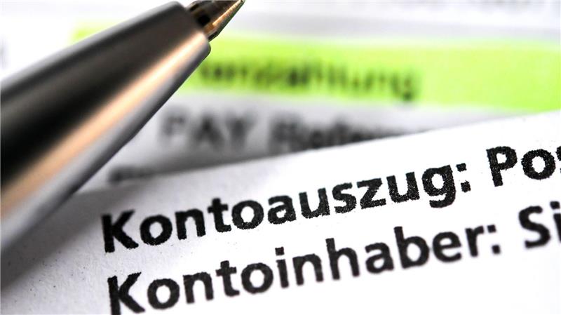 Besonders viel Gebühr müssen laut Verivox-Umfrage Sparkassen-Kunden zahlen. (Symbolbild)