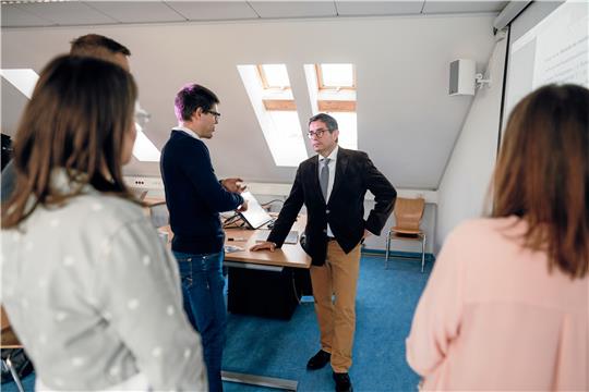 Besonders zufrieden sind die Studentinnen und Studenten mit der intensiven Betreuung und Unterstützung durch ihre Dozentinnen und Dozenten. Foto: Christian Kreutzmann/TU Clausthal