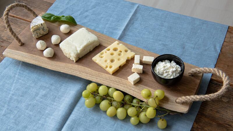 Ist Käse gesund oder nicht? Besser Mozzarella statt Feta: Käse ist gesünder, wenn er salzarm ist.