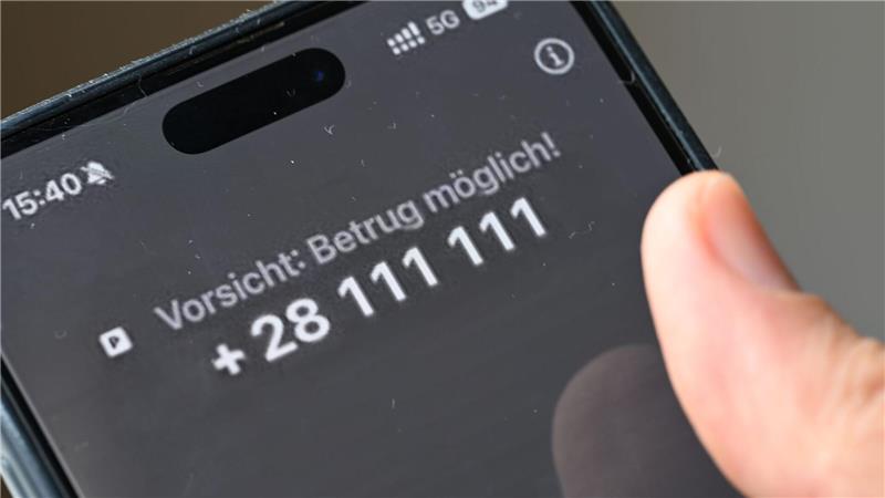 Besser nicht drangehen: Vodafone warnt bei einem Anruf vor einer möglichen Betrugsmasche, hier ein gestelltes Bild mit einer fiktiven Telefonnummer, die Vodafone nur zwischenzeitlich zu technischen Testzwecken geschaltet hatte.