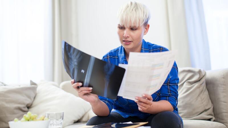 3 Versicherungen, die Immobilienbesitzer unbedingt brauchen Besser nicht zu lange warten: Eine BU sollte man möglichst früh abschließen.