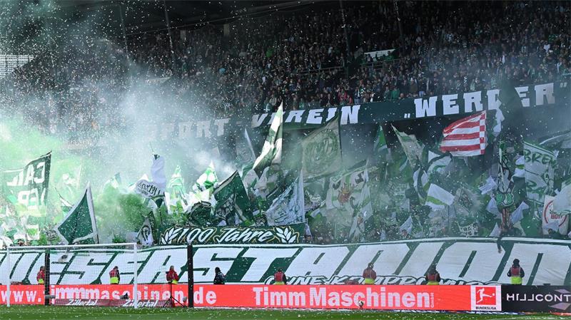 Die Comeback-Könige der Liga: Füllkrug treibt Werder an Beste Stimmung: Die Fans von Werder Bremen vor dem 2:2 gegen den SC Paderborn.