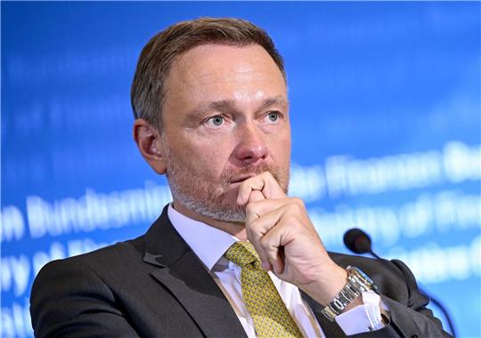 Besteht darauf, die im Grundgesetz verankerte Schuldenregel auch 2024 ohne Ausnahmen einzuhalten: Christian Lindner.