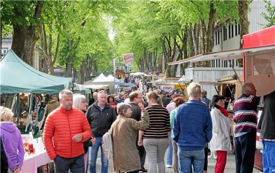 Besucher: Die ersten sind vor der Eröffnung da, voll wird es kurz danach und bleibt es lange. Foto: Potthast