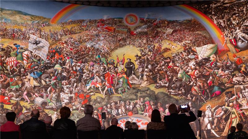 Die Bauernkriege 1525 aus Goslarer Sicht Besucher betrachten das Bauernkriegspanorama des Malers Werner Tübke im Panorama Museum in Bad Frankenhausen. Der Volksaufstand vor einem halben Jahrtausend hat auch Spuren in Goslar hinterlassen.