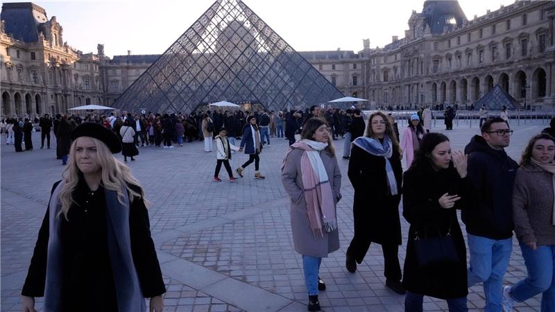 Paris: Louvre wegen Streik geschlossen Besucher des Louvre haben am Morgen vor verschlossenen Türen gestanden.