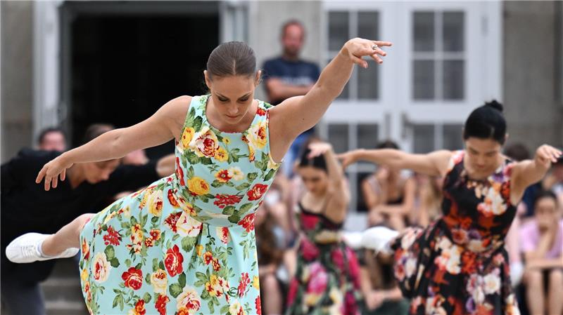 Kulturhauptstadt ade - Was bleibt von Chemnitz 2025? Besucher waren im Sommer zu einer tänzerischen Entdeckungsreise durch die Stadt eingeladen. An 18 Stationen präsentierten internationale Ballettcompagnien ihre Choreographien. (Archivbild)