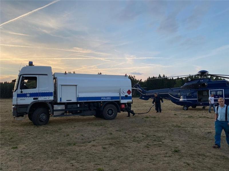 Brocken-Brand: Löschflugzeuge nach Harz-Einsatz zurück in Rom Betankung eines Hubschraubers. Foto: KBM Kai-Uwe Lohse