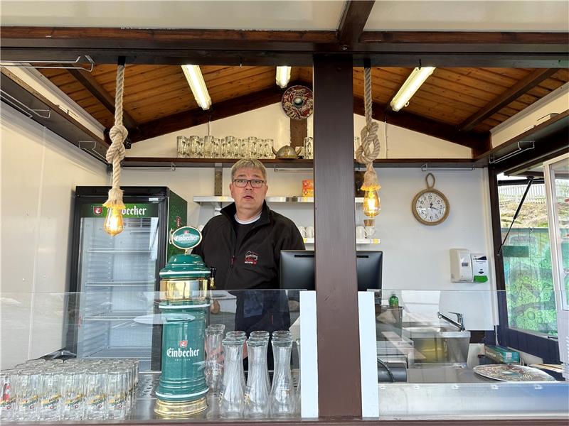 Wurmberg: Ein provisorischer Kiosk zum Start Betriebsleiter Fabian Brockschmidt öffnet am morgigen Feiertag erst einmal einen mobilen Kiosk am Schnei-See auf dem Wurmberg.