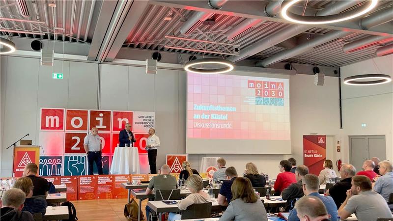 Betriebsräte aus norddeutschen Unternehmen haben auf einer Konferenz in Bremen über die Herausforderungen und Chancen des Strukturwandels gesprochen. 