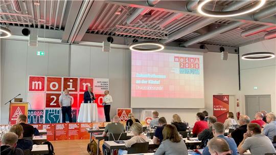 Betriebsräte aus norddeutschen Unternehmen haben auf einer Konferenz in Bremen über die Herausforderungen und Chancen des Strukturwandels gesprochen. 