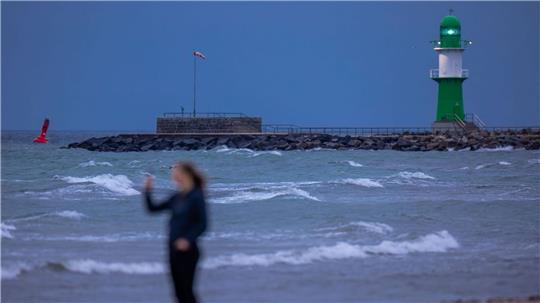 Betroffen vom jüngsten Fischsterben war die Küste von Markgrafenheide, Hohe Düne, Warnemünde bis Heiligendamm. (Archivbild)