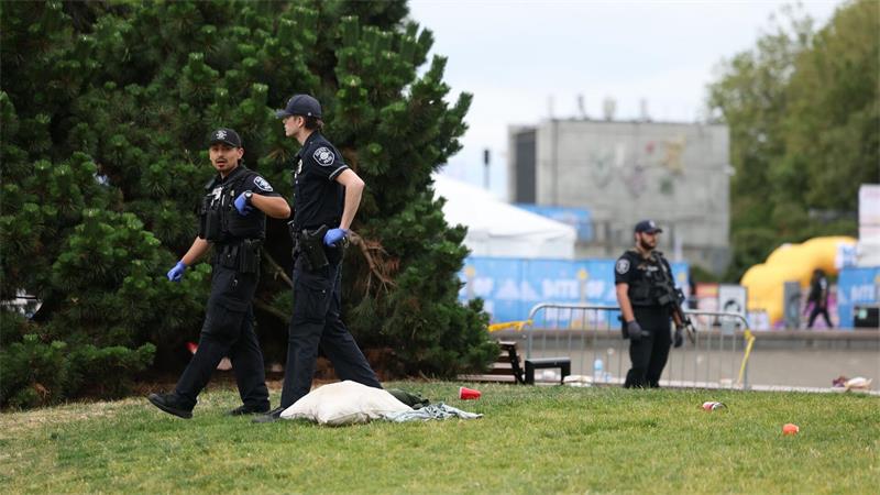 Bewaffnete Einsatzkräfte rückten zum Seattle Center aus.