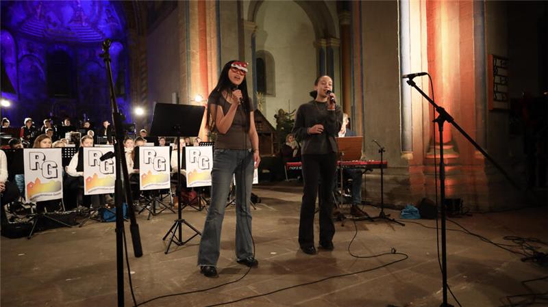 Bewegende Momente: Das Gesangsduo Divine Tamischa Michel & Rongjing Zhang singt emotionale Interpretationen moderner Stücke.
